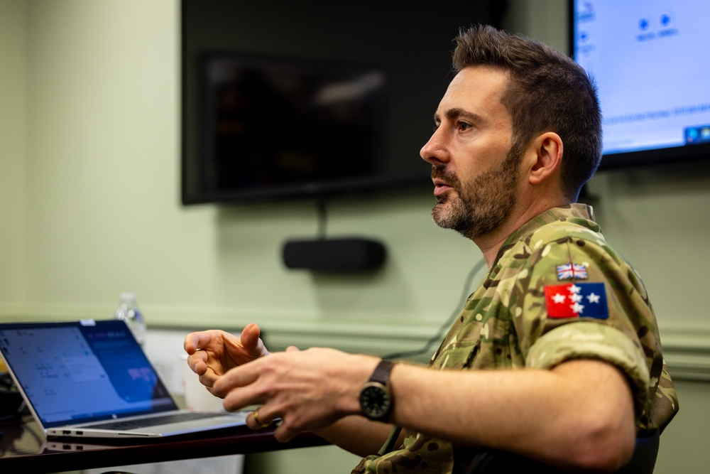 Distinguished Visitors from the Royal Military Police visit the 200th Military Police Command