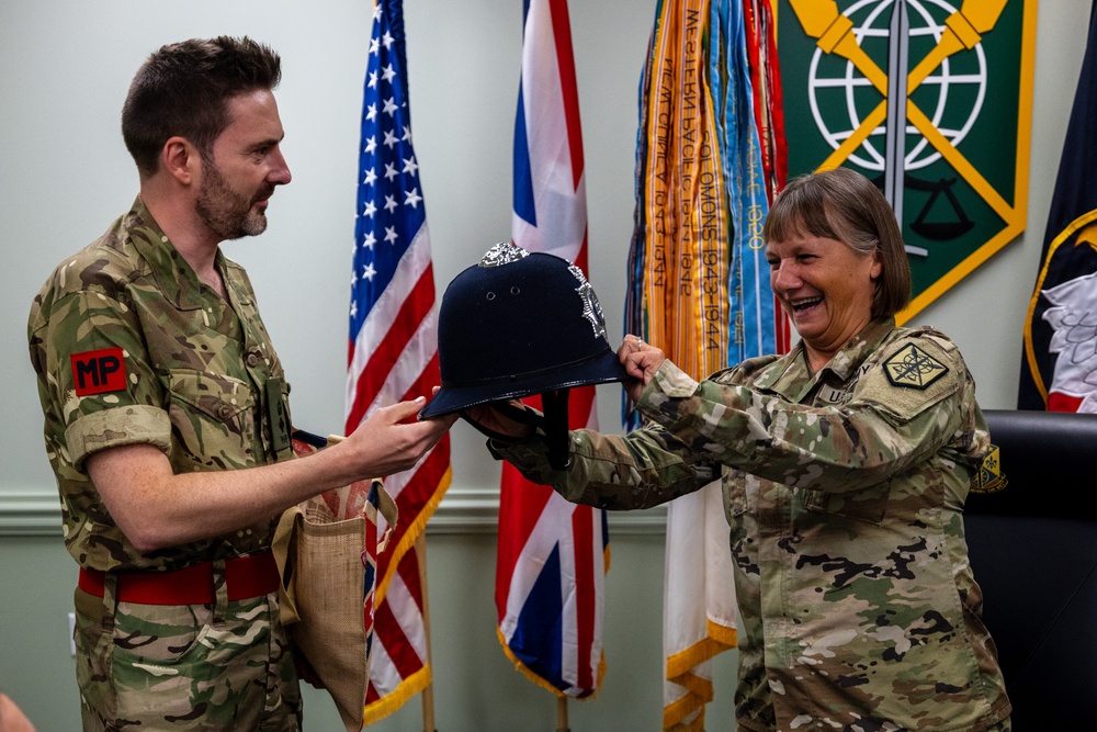 Distinguished Visitors from the Royal Military Police visit the 200th Military Police Command