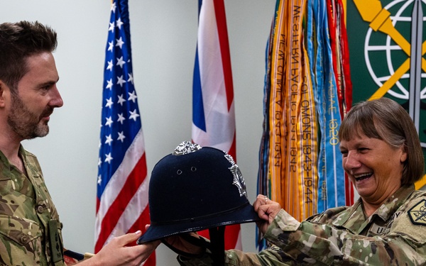 Distinguished Visitors from the Royal Military Police visit the 200th Military Police Command