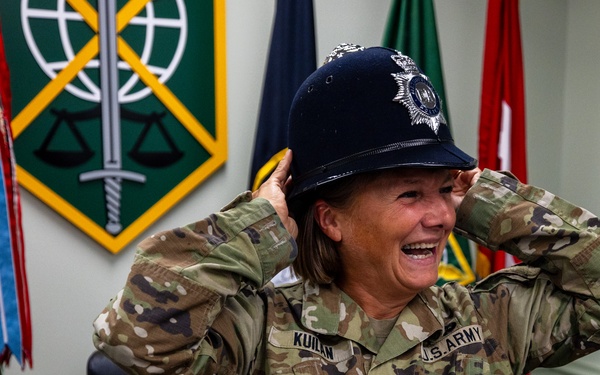 Distinguished Visitors from the Royal Military Police visit the 200th Military Police Command