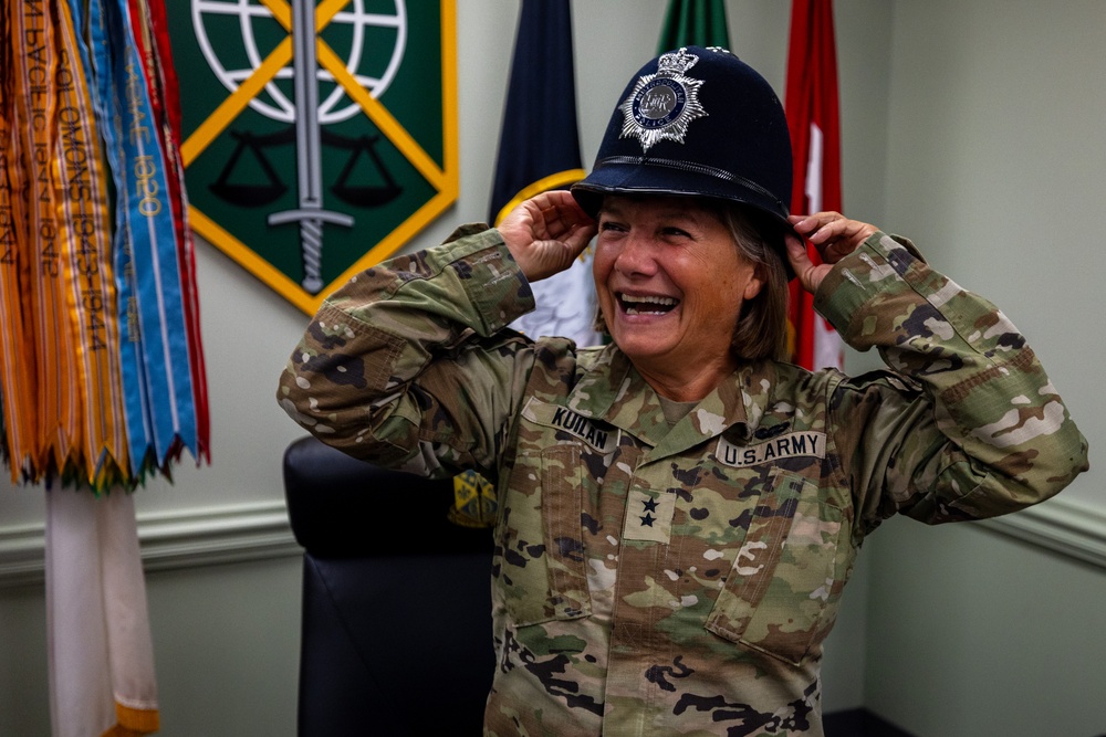 Distinguished Visitors from the Royal Military Police visit the 200th Military Police Command