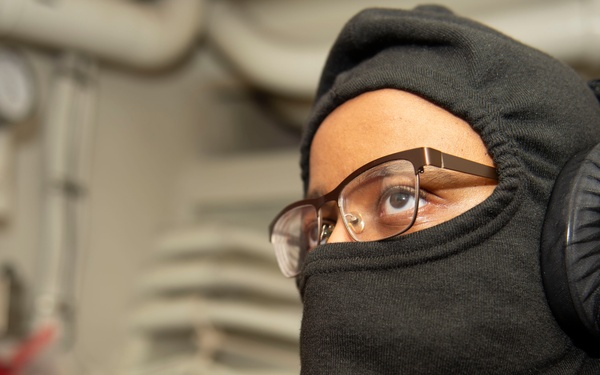 Sailors participate in damage control drill