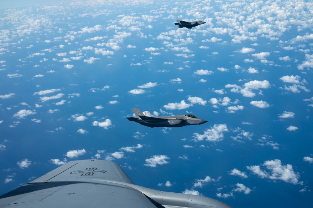Lightning strikes… then refuels