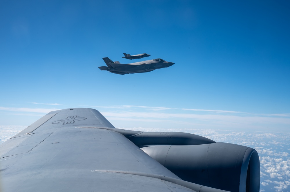 Lightning strikes… then refuels