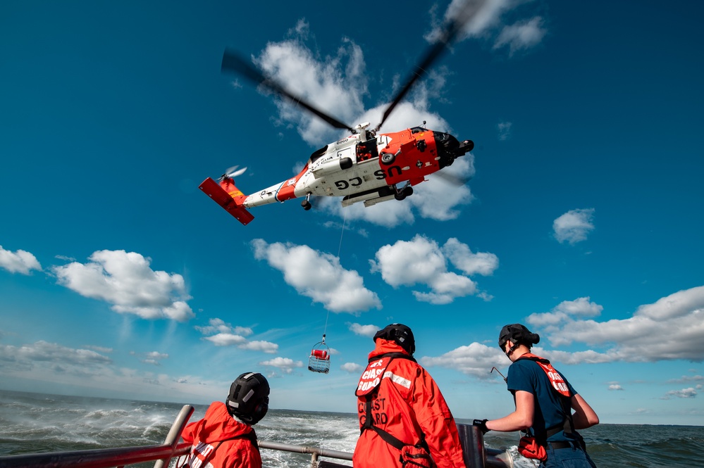 Coast Guard Station Chincoteague conducts Helicopter Training