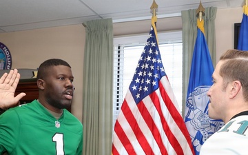 Philadelphia-born Soldier, lifelong Eagles fan reenlists on his birthday ahead of NFL playoffs showdown