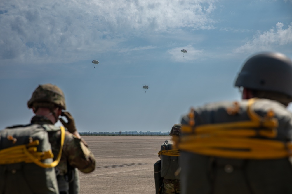 412th Civil Affairs Battalion conducts airborne operations