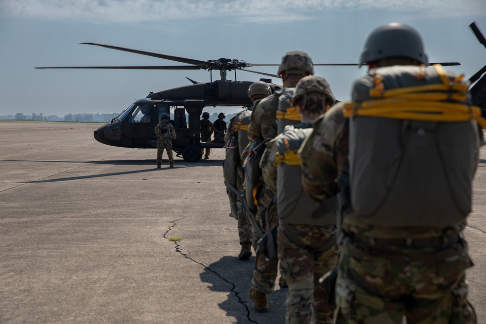 412th Civil Affairs Battalion conducts airborne operations