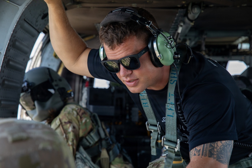 412th Civil Affairs Battalion conducts airborne operations