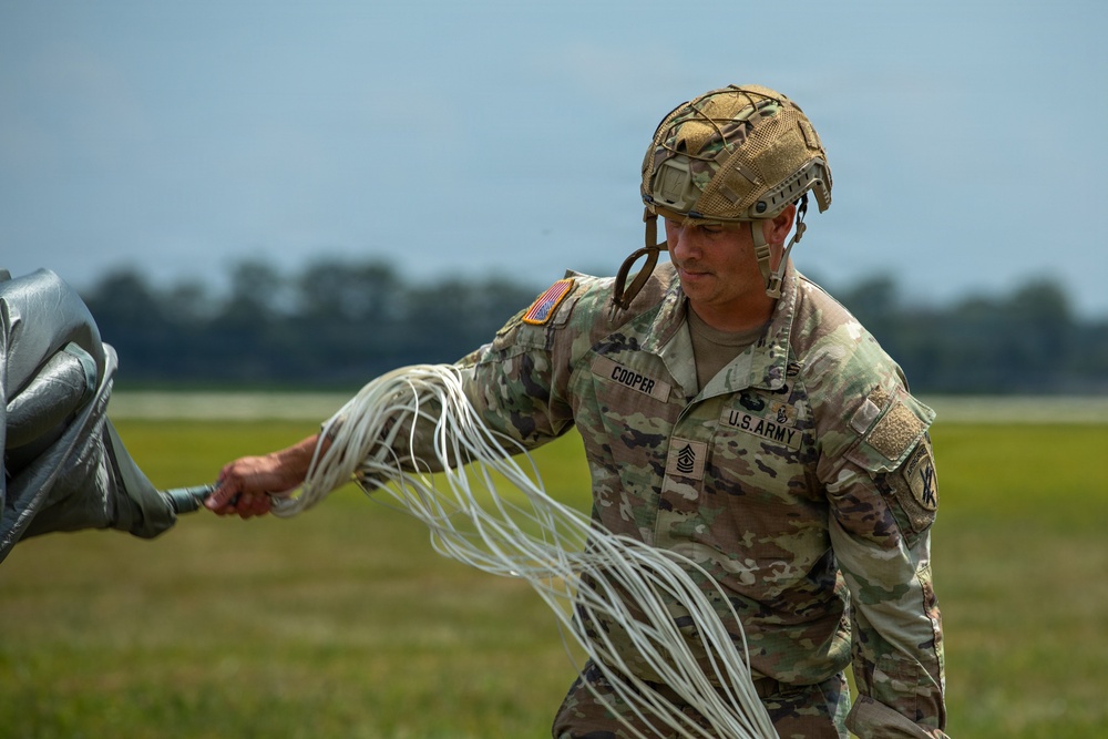 412th Civil Affairs Battalion conducts airborne operations