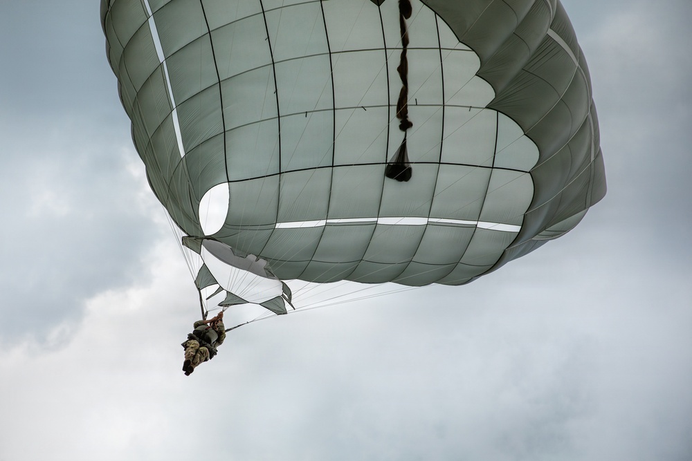 412th Civil Affairs Battalion conducts airborne operations