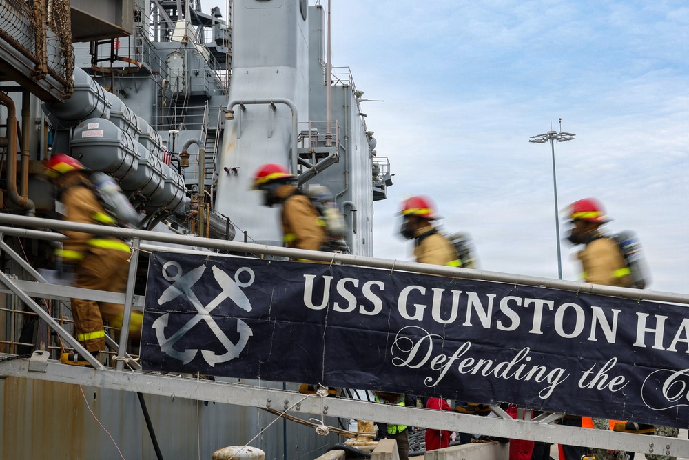 USS Gunston Hall (LSD 44) 8010 Drill