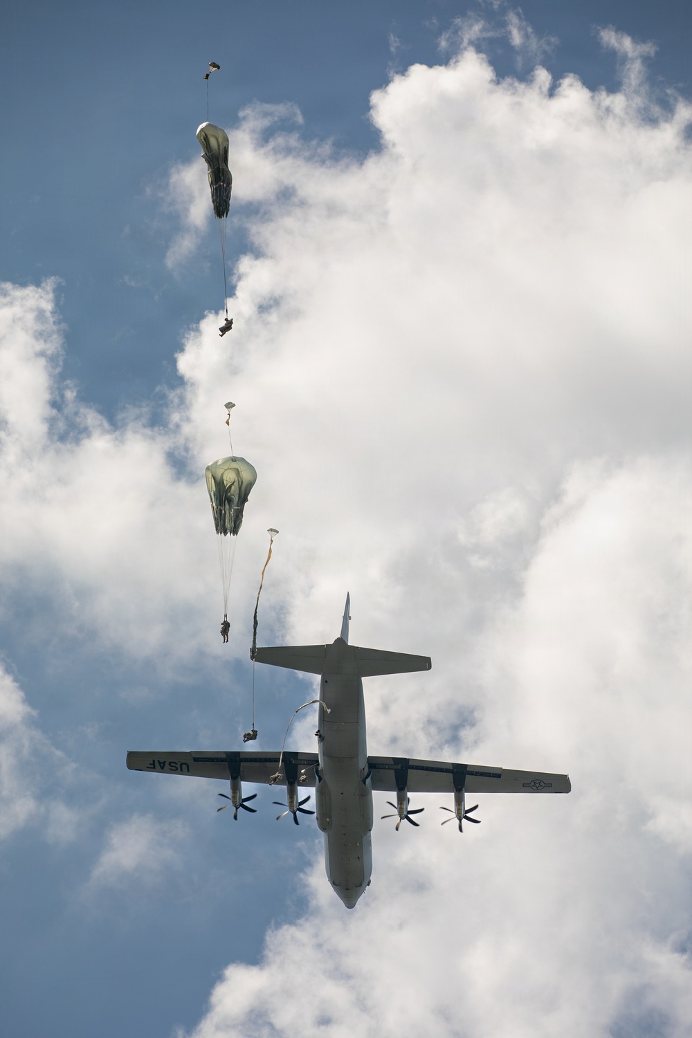 412th Civil Affairs Battalion conducts airborne operations