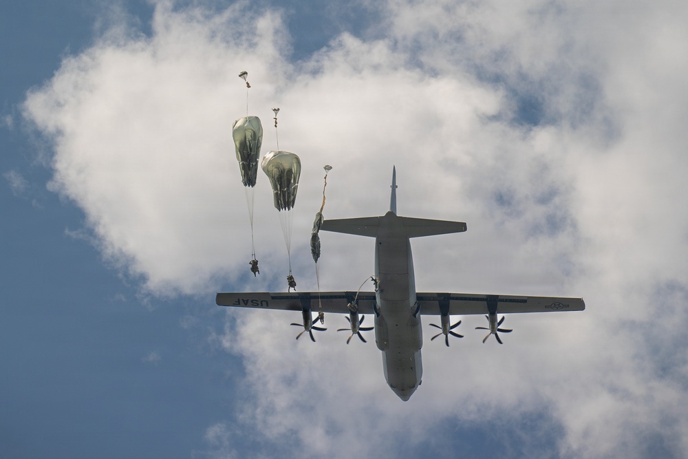 412th Civil Affairs Battalion conducts airborne operations