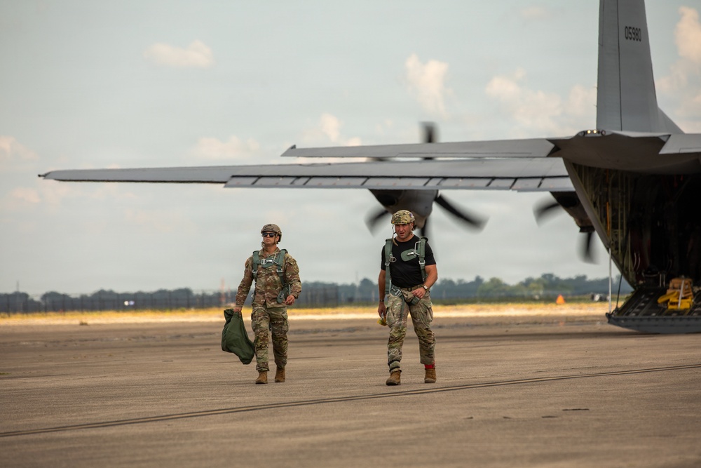 412th Civil Affairs Battalion conducts airborne operations
