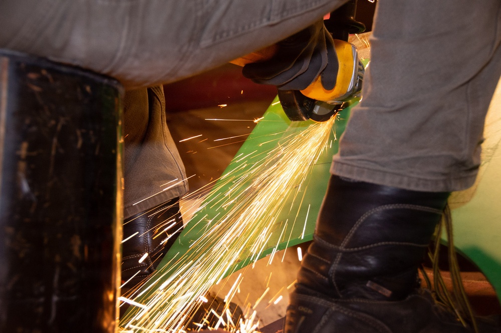 USS Ronald Reagan Sailors and Contractors Conduct Maintenance