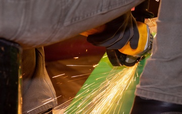 USS Ronald Reagan Sailors and Contractors Conduct Maintenance