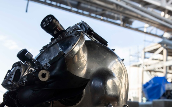 Ike Conducts Planned Incremental Availability maintenance period