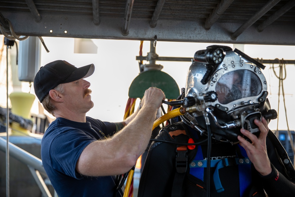 Ike Conducts Planned Incremental Availability maintenance period