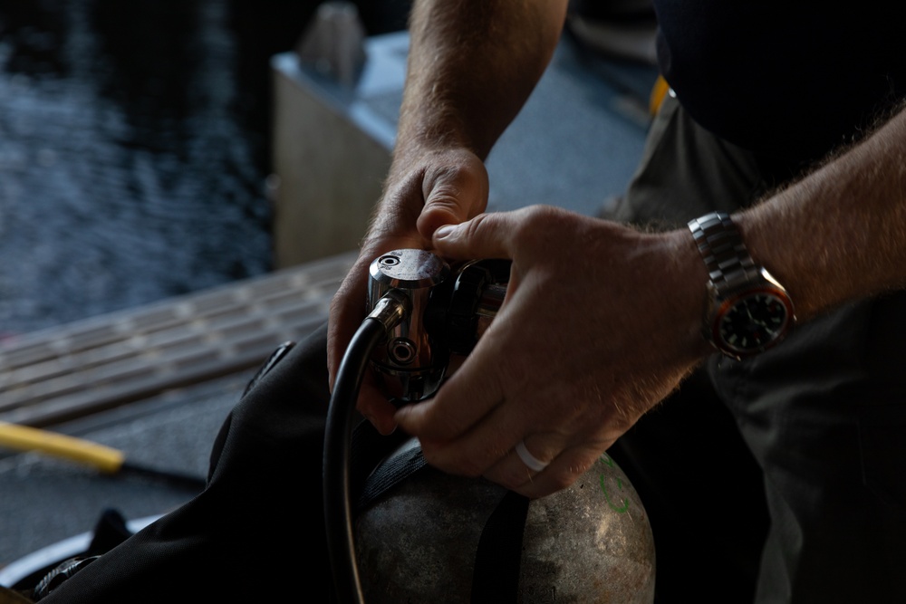 Ike Conducts Planned Incremental Availability maintenance period