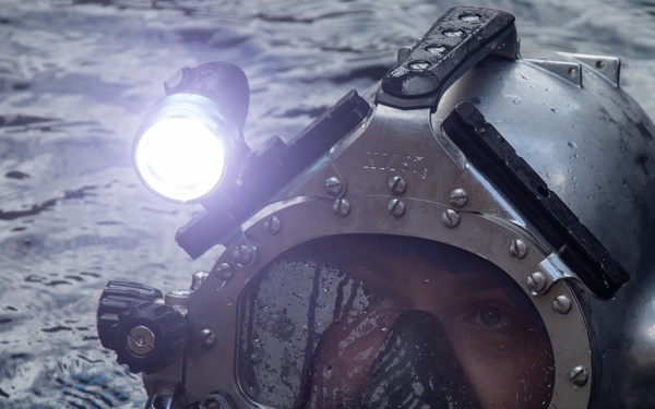 Ike Conducts Planned Incremental Availability maintenance period