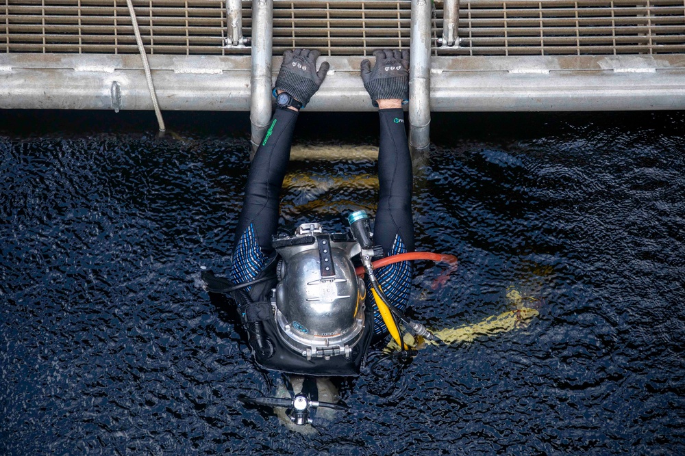 Ike Conducts Planned Incremental Availability maintenance period