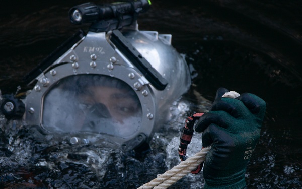 Ike Conducts Planned Incremental Availability maintenance period