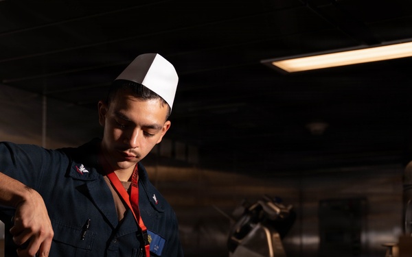 IKE celebrates Thanksgiving in the Shipyard