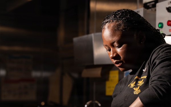 IKE celebrates Thanksgiving in the Shipyard