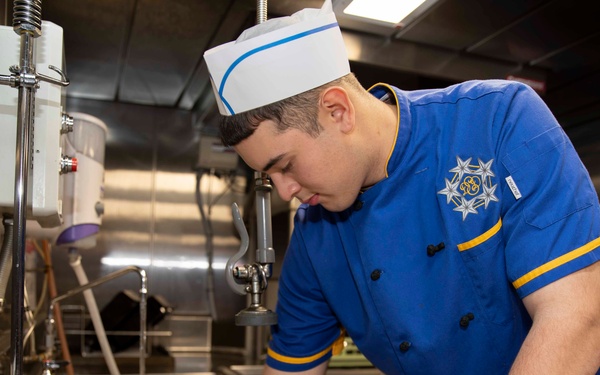 Ike Conducts Planned Incremental Availability maintenance period