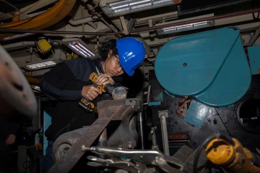 Ike Conducts Planned Incremental Availability maintenance period