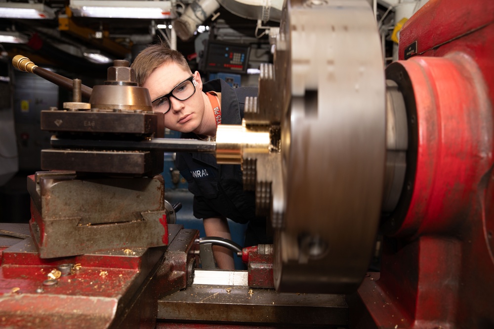 Ike Conducts Planned Incremental Availability maintenance period