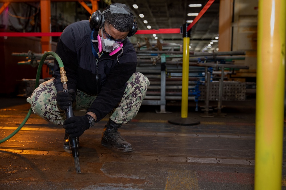 Ike Conducts Planned Incremental Availability maintenance period