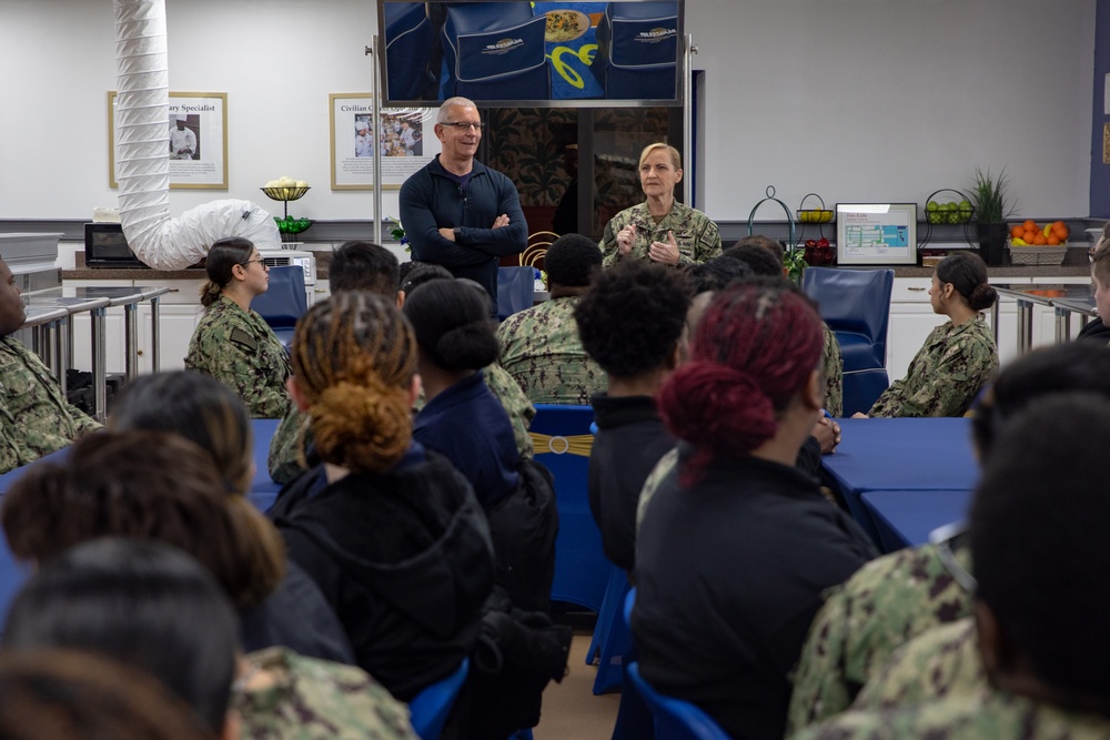 Ike Conducts Planned Incremental Availability maintenance period