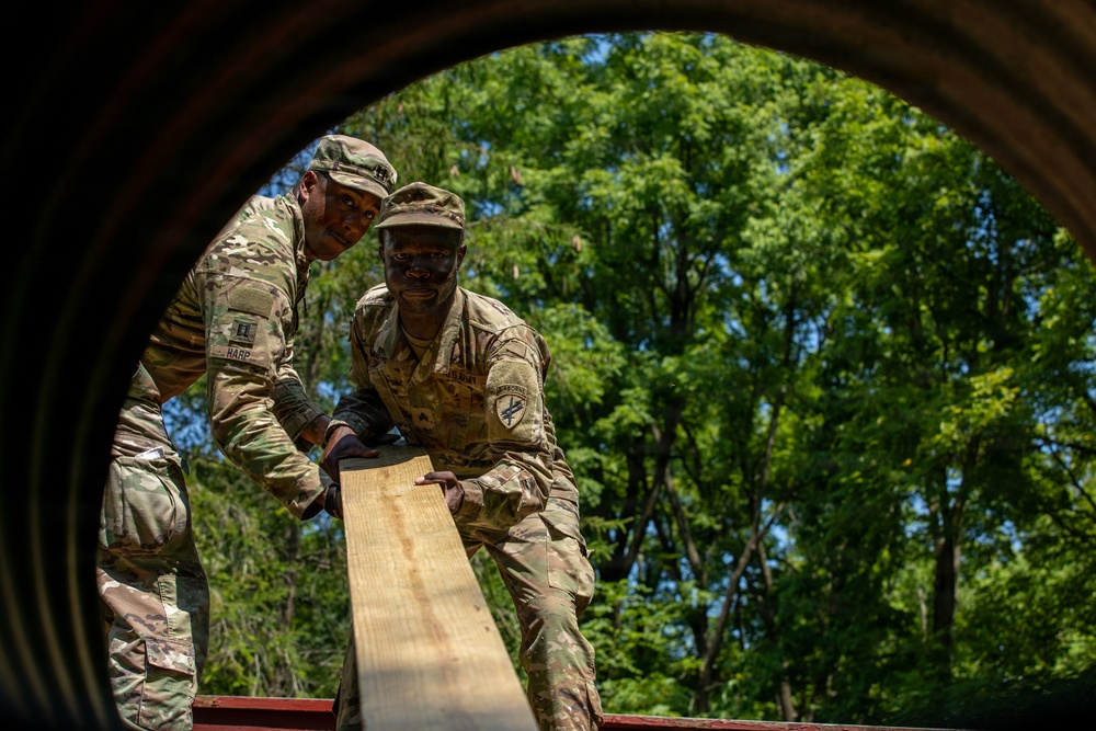 412th Civil Affairs Battalion leader reaction course