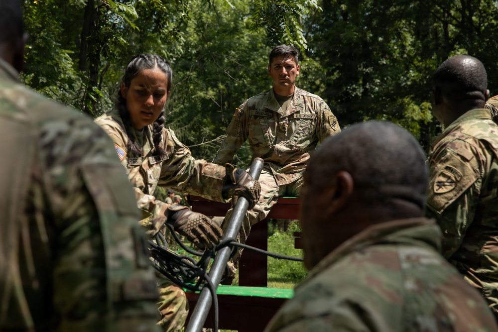 412th Civil Affairs Battalion leader reaction course