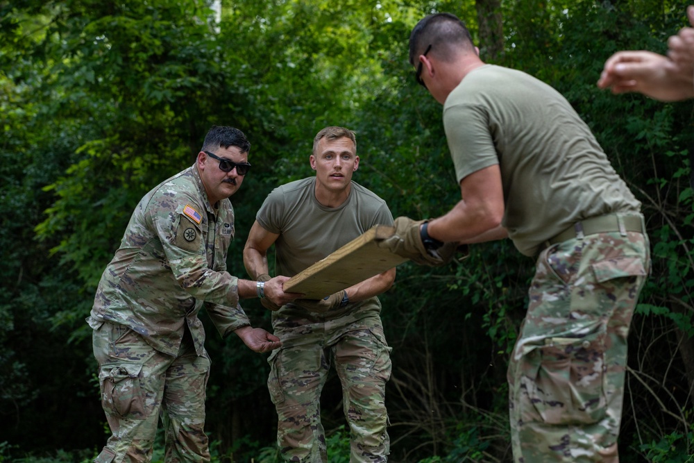 412th Civil Affairs Battalion leader reaction course