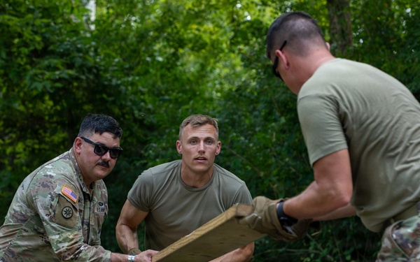 412th Civil Affairs Battalion leader reaction course