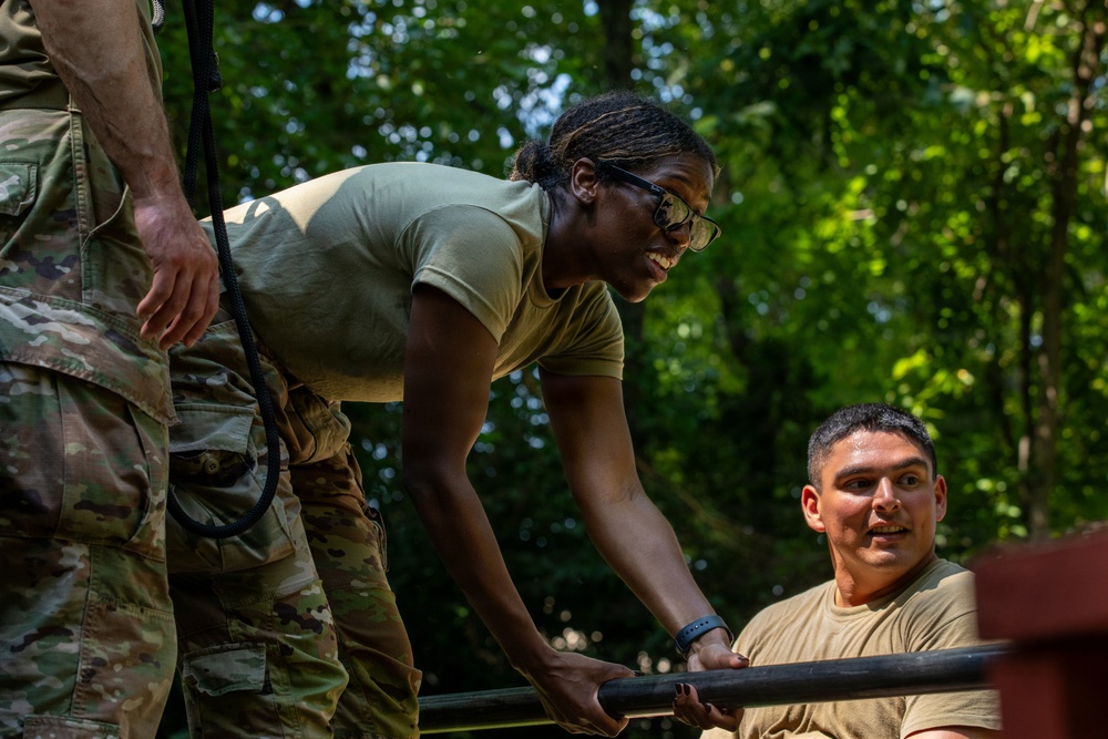 412th Civil Affairs Battalion leader reaction course