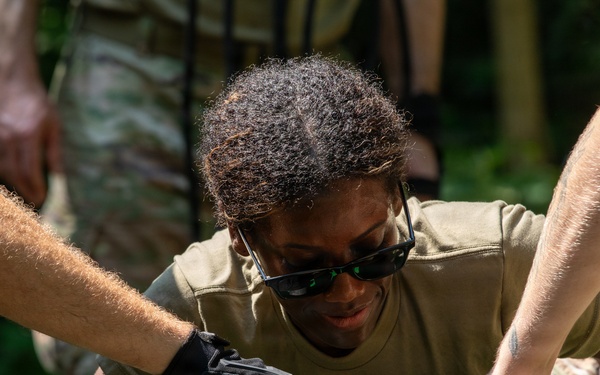 412th Civil Affairs Battalion leader reaction course