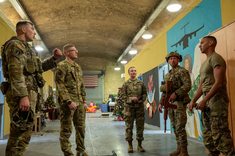 Defenders participate in TCCC Combat Lifesaver training
