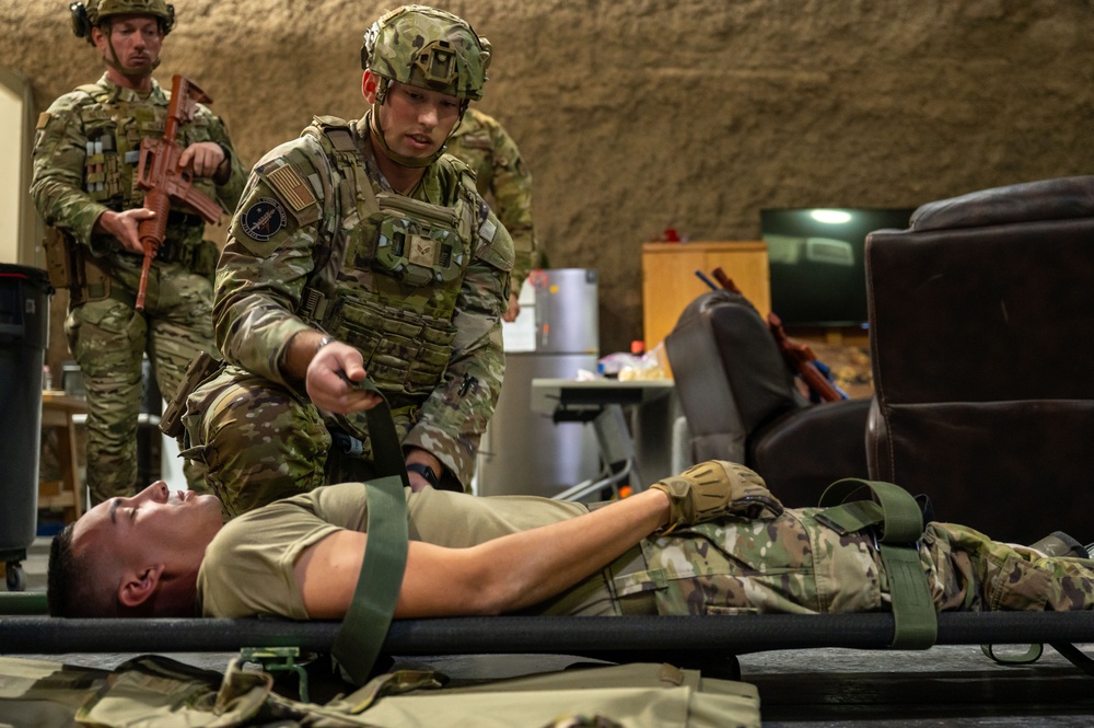 Defenders participate in TCCC Combat Lifesaver training