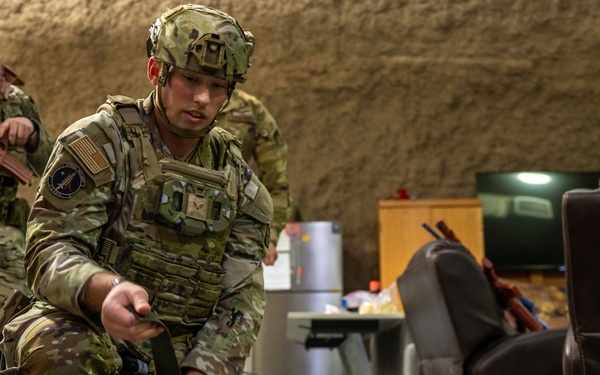 Defenders participate in TCCC Combat Lifesaver training