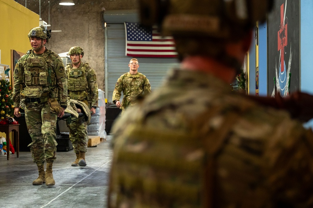 Defenders participate in TCCC Combat Lifesaver training
