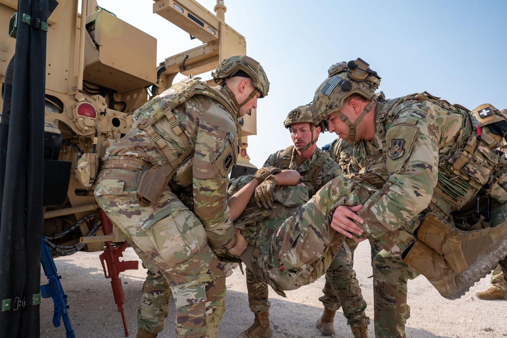 Defenders participate in TCCC Combat Lifesaver training