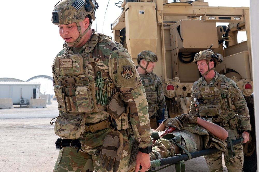 Defenders participate in TCCC Combat Lifesaver training