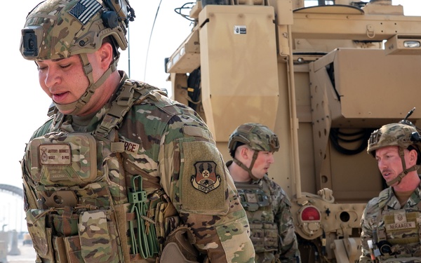 Defenders participate in TCCC Combat Lifesaver training