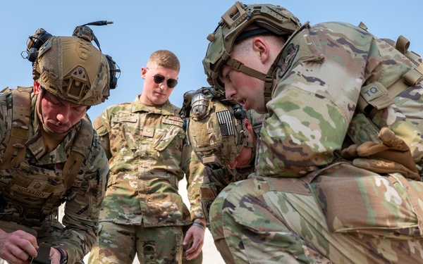 Defenders participate in TCCC Combat Lifesaver training