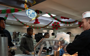 39th ABW Leadership Shows Appreciation During Holiday Meal