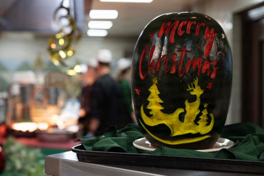 39th ABW Leadership Shows Appreciation During Holiday Meal